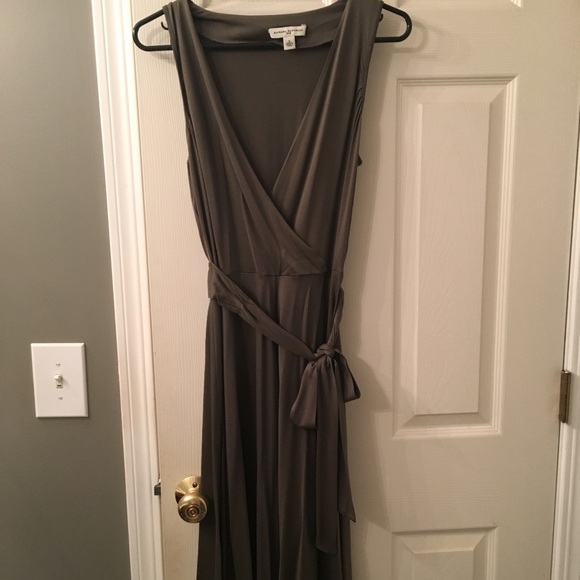 Army Green Banana Republic Silk Dress Size Small - Picture 1 of 4